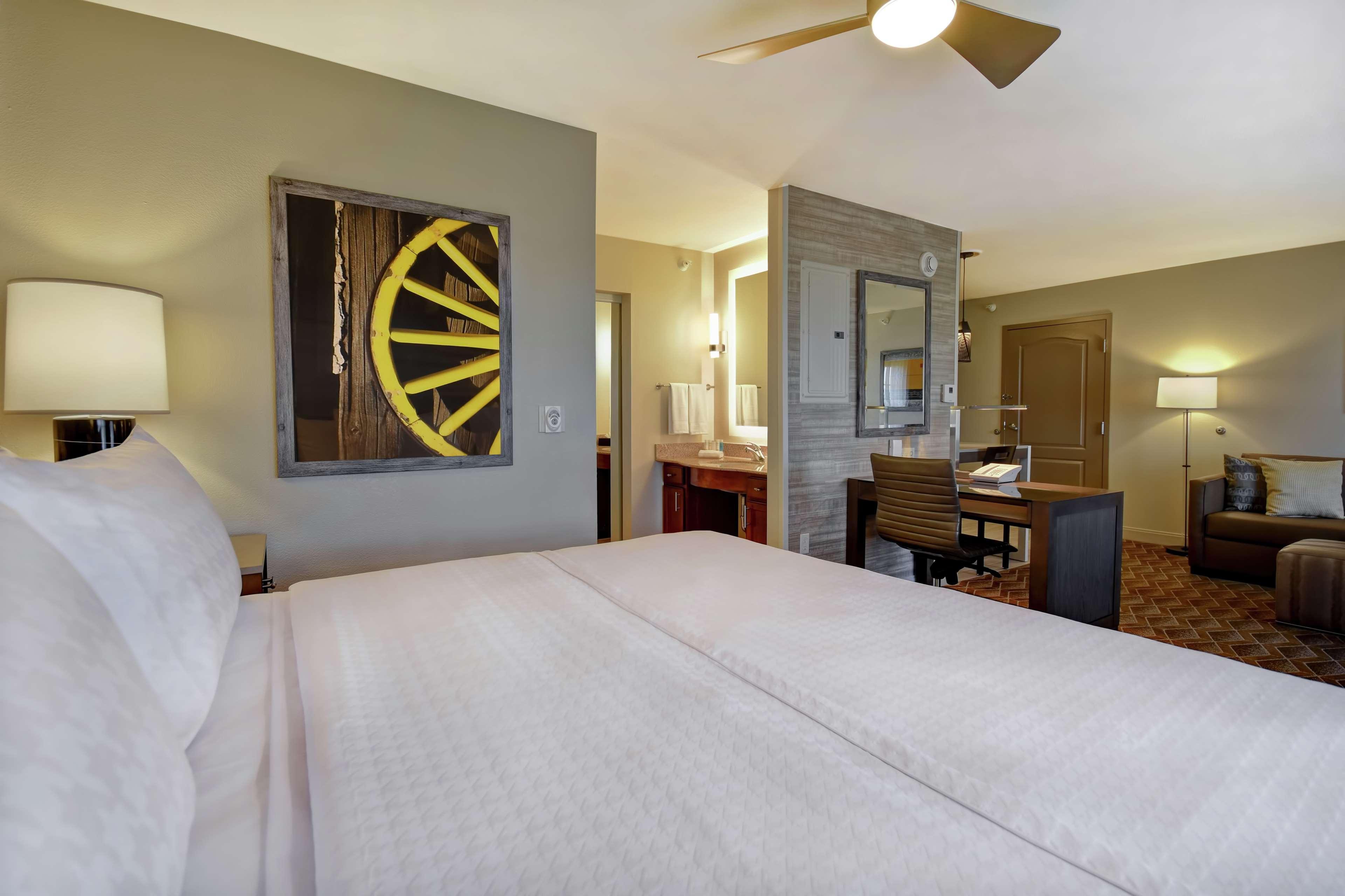 Homewood Suites By Hilton At The Waterfront Wichita Dış mekan fotoğraf